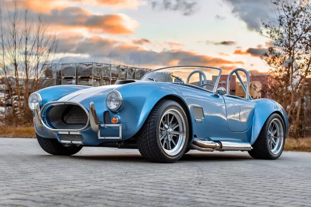 Main__Slider__Photo:Cobra Other Andere*FACTORY-FIVE-RACING*15TH-ANVRSRY*NOTE-1 11/2013-0