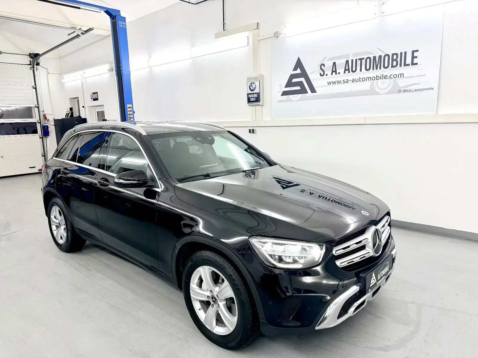 Main__Slider__Photo:Mercedes-Benz GLC-Class 300 12/2020-1