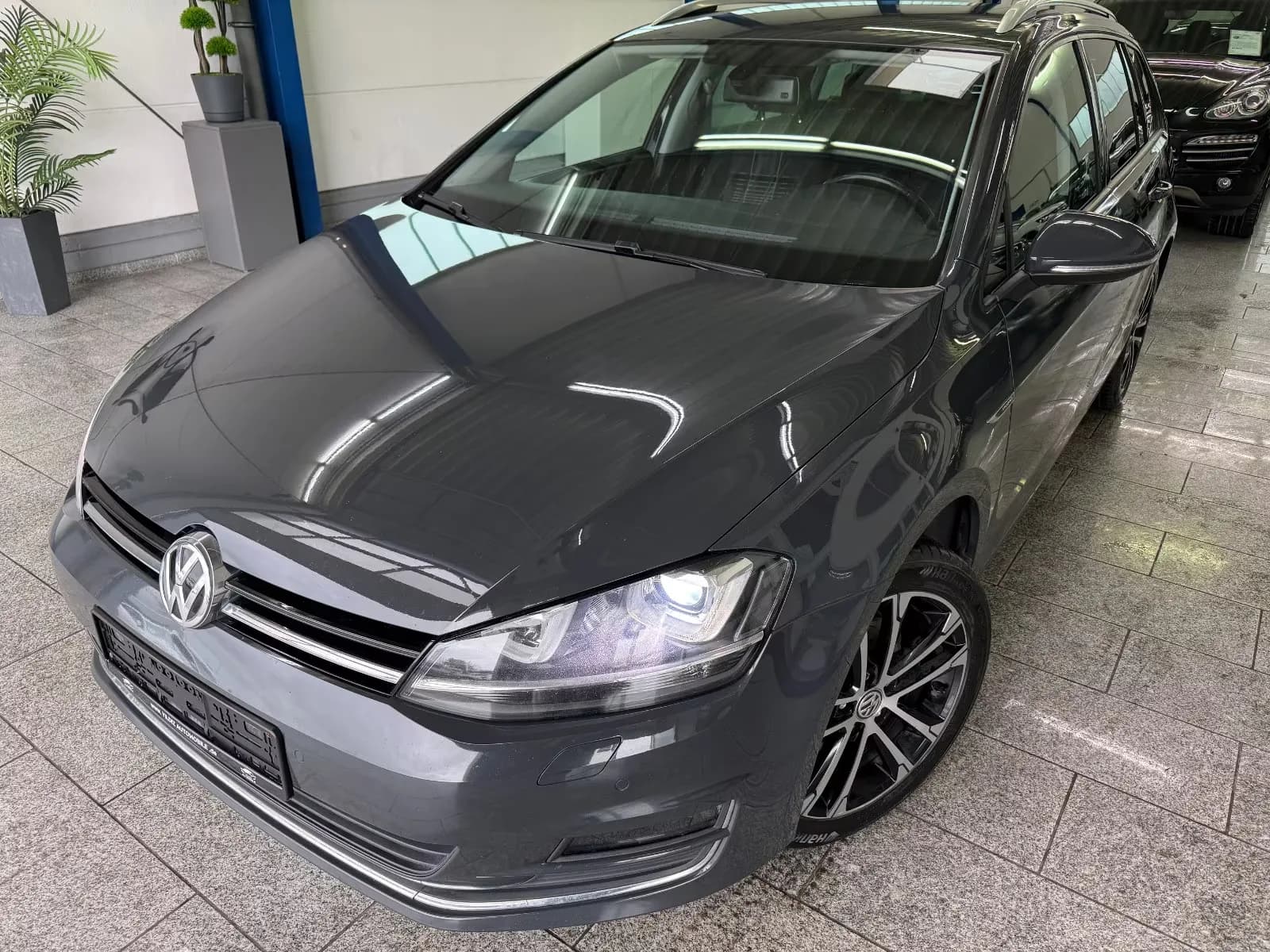 Main__Slider__Photo:Volkswagen Golf Sportsvan VII Highline BMT/Start-Stopp 06/2015-0