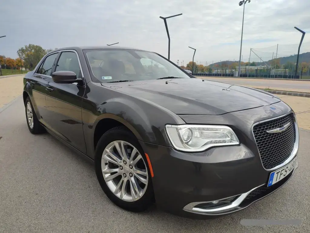 Main__Slider__Photo:Chrysler 300C 07/2017-1