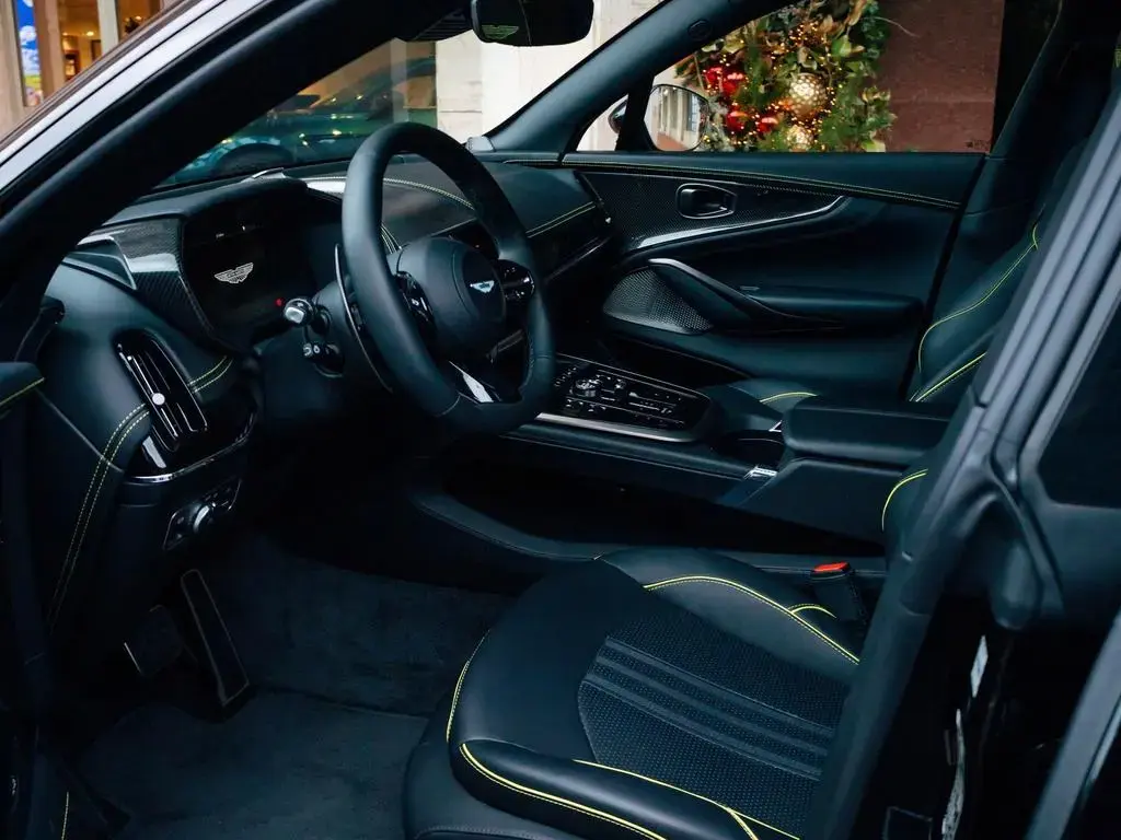 Main__Slider__Photo:Aston Martin DBX 4.0 V8 DBX707 05/2025-1