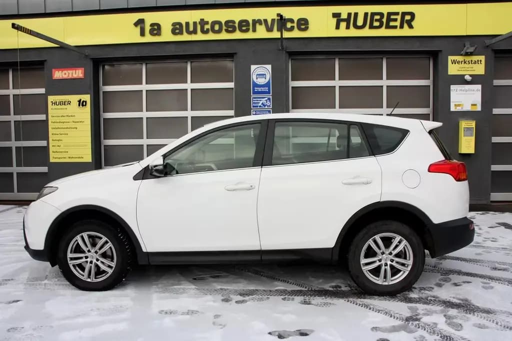 Main__Slider__Photo:Toyota RAV 4 2.0 D-4D 1. Hand PDC Sitzheizung LM TÜV 27 03/2014-0