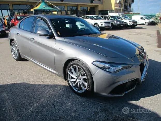 Main__Slider__Photo:Alfa Romeo Giulia 2.2 T 210CV E6 Q4 VELOCE NAVI/ 06/2017-0