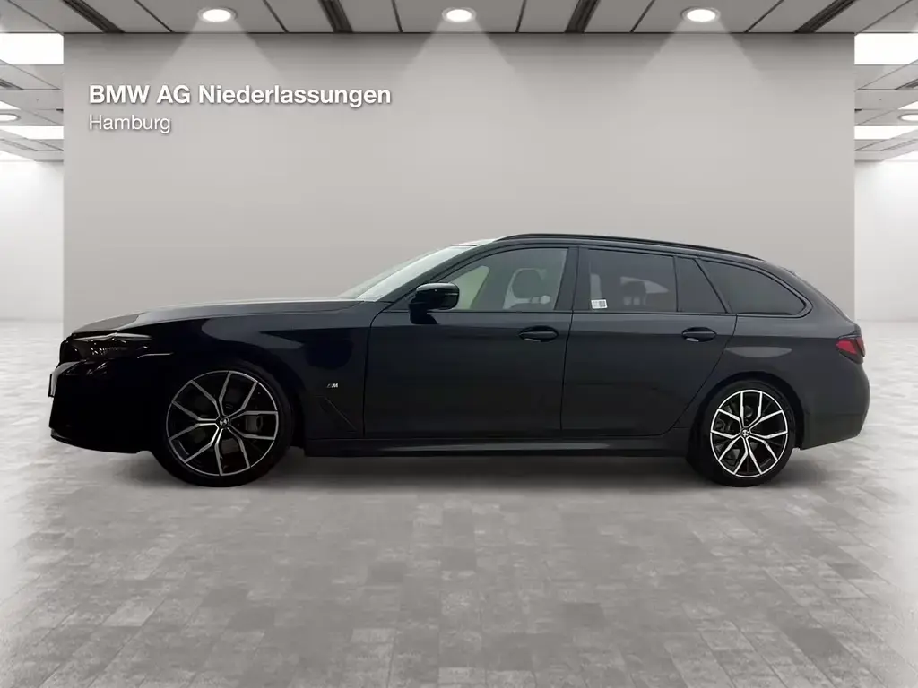 Main__Slider__Photo:BMW 5 Series d Touring M Sport LiveCockpitProf Kamera 12/2022-1