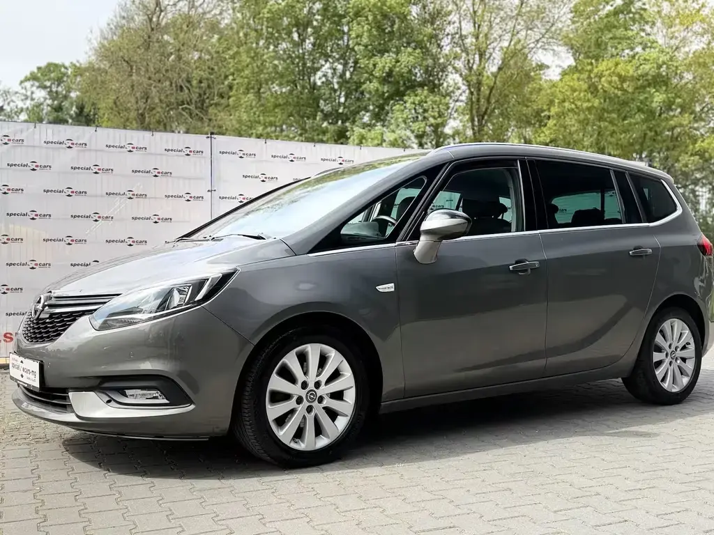 Main__Slider__Photo:Opel Zafira Innovation / Automatik / Navi / 7 Sitze 11/2017-1