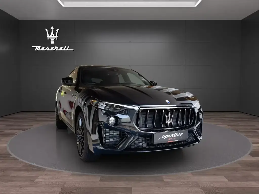 Main__Slider__Photo:Maserati Levante Modena Ultima 07/2025-1