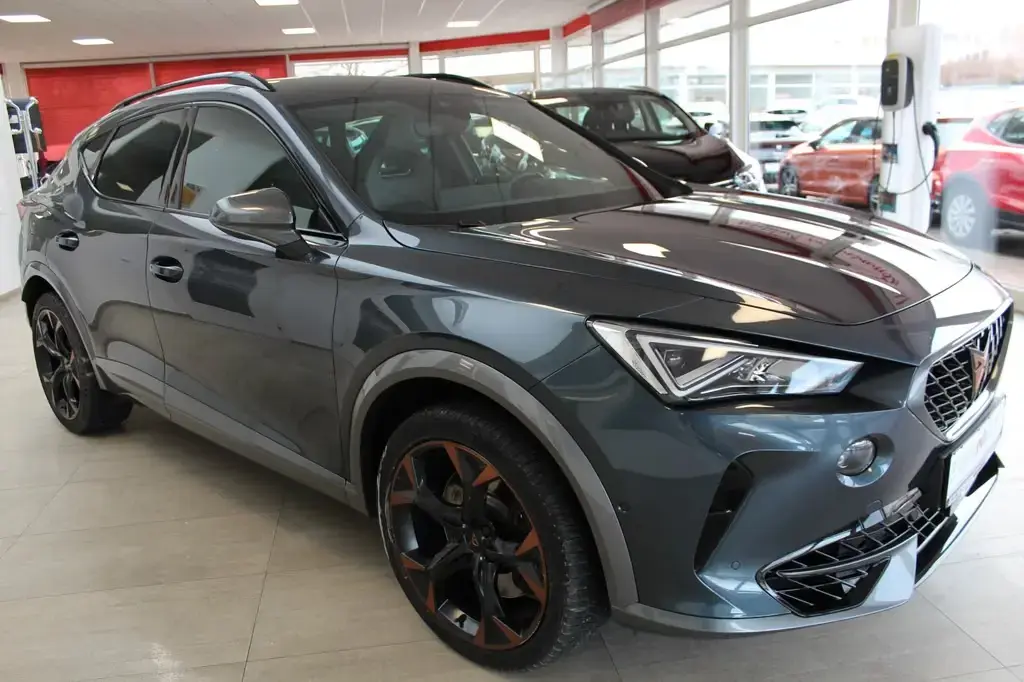 Main__Slider__Photo:Cupra Formentor VZ 4Drive 310PS Kamera 19" Navi AHZV 03/2022-1
