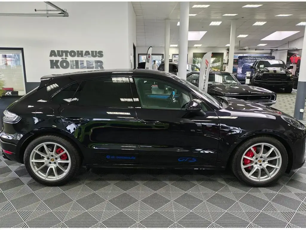 Main__Slider__Photo:Porsche Macan GTS Individual Bicolor Matrix Panorama Sta 12/2020-1