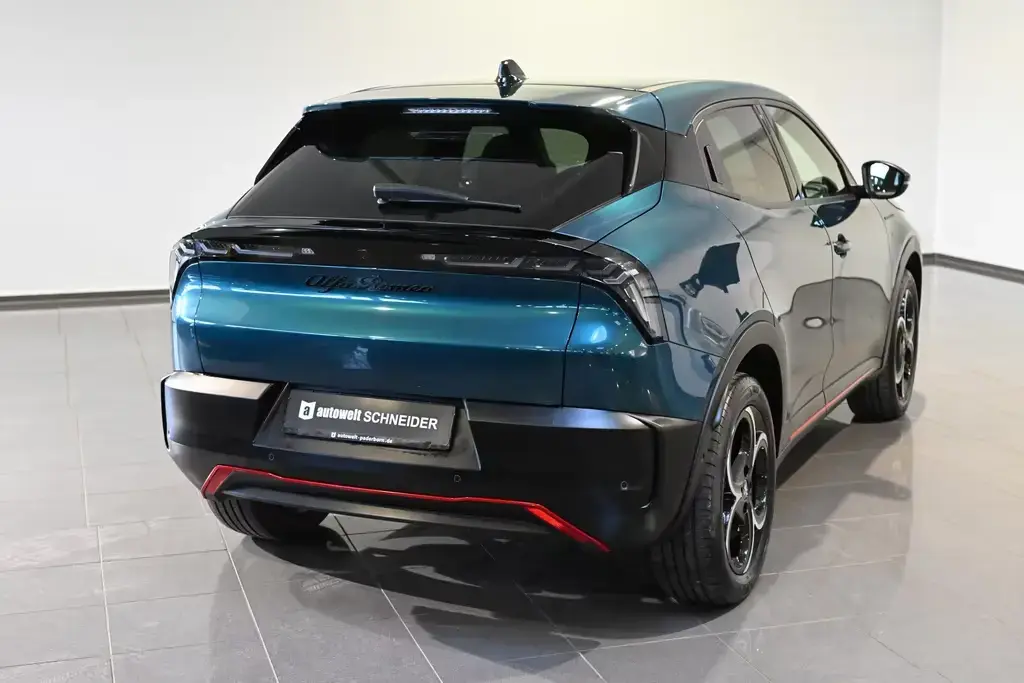 Main__Slider__Photo:Alfa Romeo Junior Elettrica Speciale Sport 54kWh Navi 18" 09/2024-1
