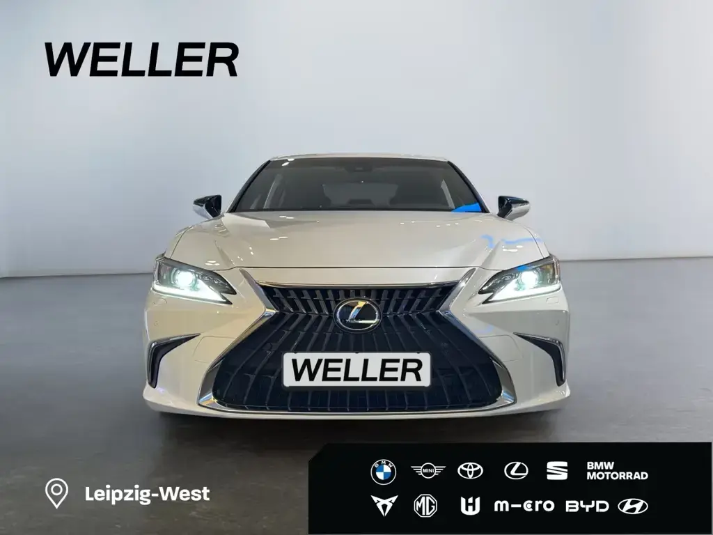 Main__Slider__Photo:Lexus ES 300 h 2,5, 218 PS CVT, 4x2 Hybrid 4-Türer BUS null-1