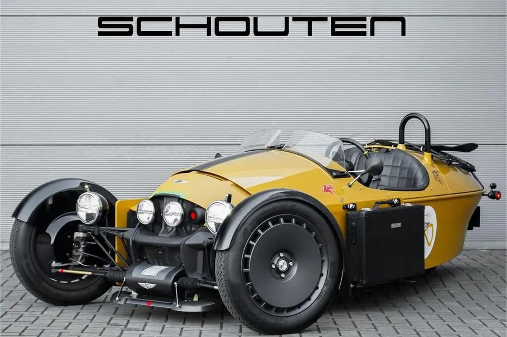 Main__Slider__Photo:Morgan SUPER 3 Full Options Luggage Racks 11/2022-0