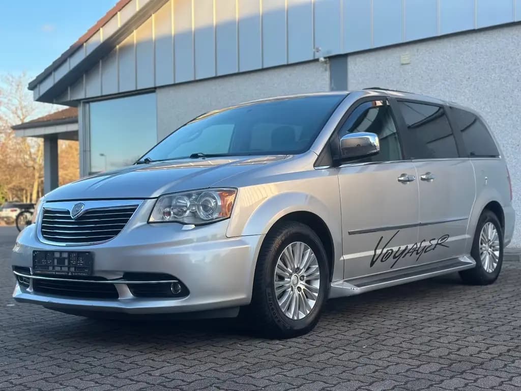 Main__Slider__Photo:Lancia Voyager Gold 7.Sitzer-el.Schiebetüren-TV-4xShz- 01/2012-0