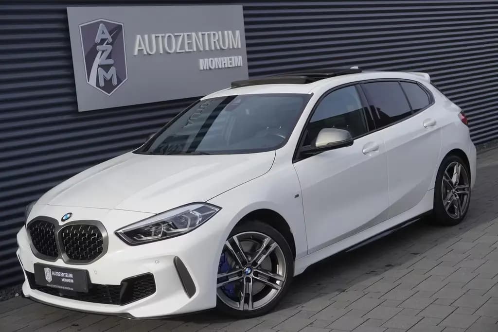 Main__Slider__Photo:BMW M135 xDrive|PANORAMA|VIRTUAL|SHADOW|AERODYNAMIK 11/2021-0