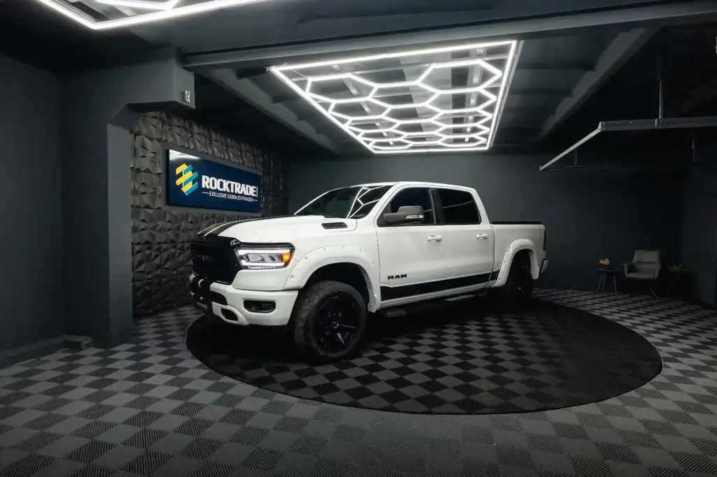 Main__Slider__Photo:Dodge RAM 5.7 V8 HEMI 4x4 LPG Offroad  Night-Paket 08/2022-1