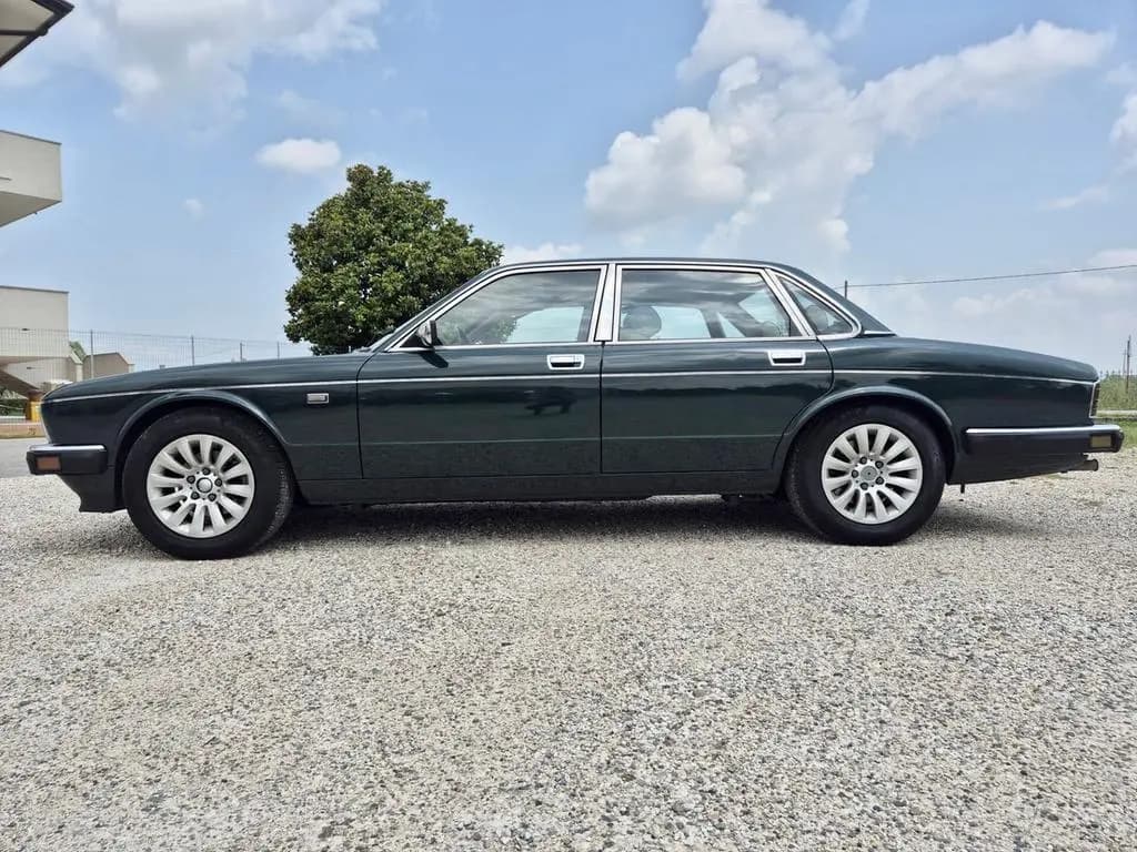 Main__Slider__Photo:Jaguar XJ Sovereign 4.0 06/1991-0