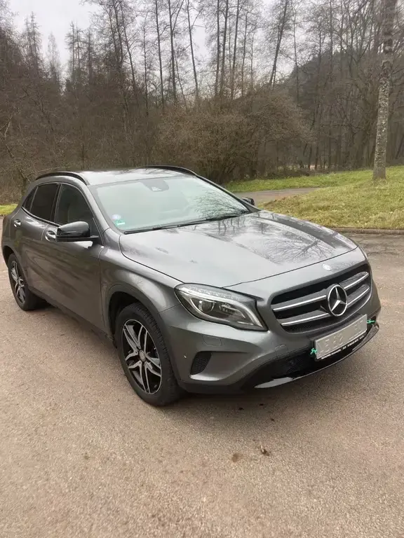 Main__Slider__Photo:Mercedes-Benz GLA-Class 200 - TÜV Neu - 8 Fach bereift 06/2016-1