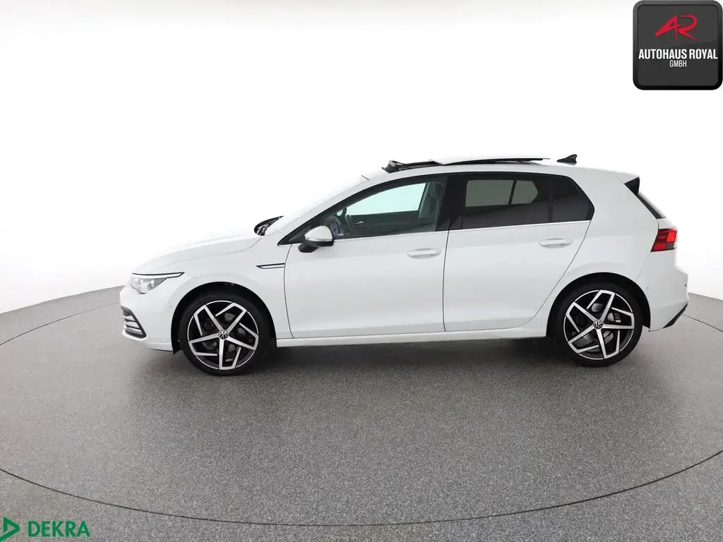 Main__Slider__Photo:Volkswagen Golf VIII 1.5 eTSI STYLE STANDHZ,MASSAGE,KEYLESS 07/2020-1