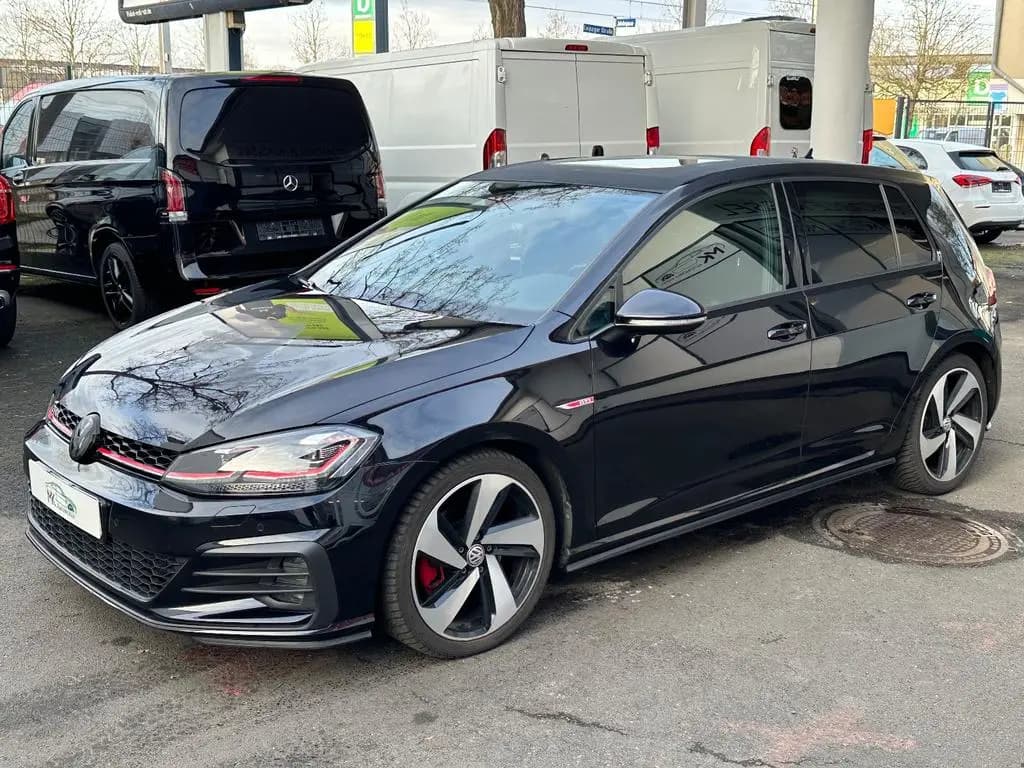 Main__Slider__Photo:Volkswagen Golf VII GTI Perform BMT/ Standhzng/AHK/Panorama 08/2018-0