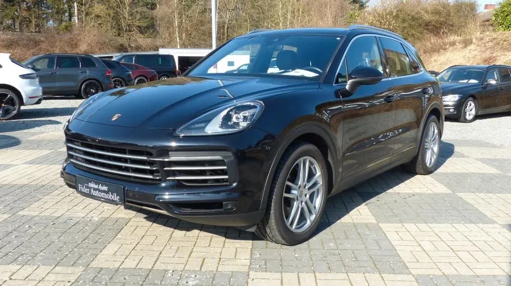 Main__Slider__Photo:Porsche Cayenne el.AHk Luftfederung Standhzg 20Zoll 05/2019-0