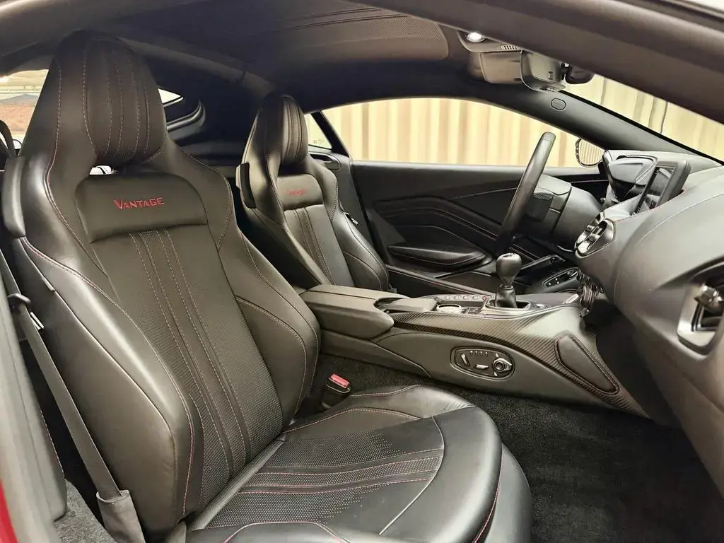 Main__Slider__Photo:Aston Martin V8 Vantage 4.0 / 7-Speed Manual / 510 PK / Keram 09/2019-1