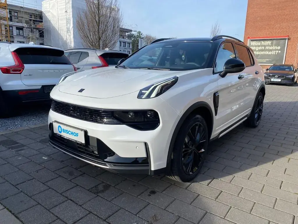 Main__Slider__Photo:Lynk&Co 01 More 1.5 TD PHEV 206 kW Memory Sitze Navi Sou null-1