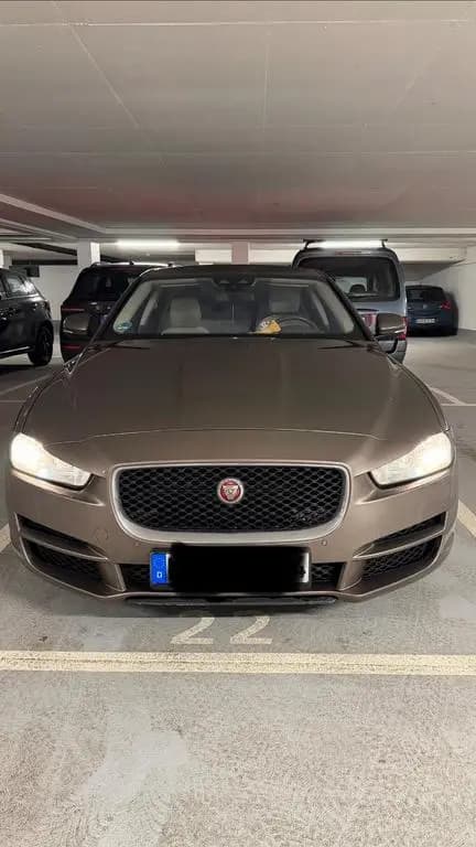 Main__Slider__Photo:Jaguar XE 20d 180PS Prestige Automatik Prestige 05/2015-0