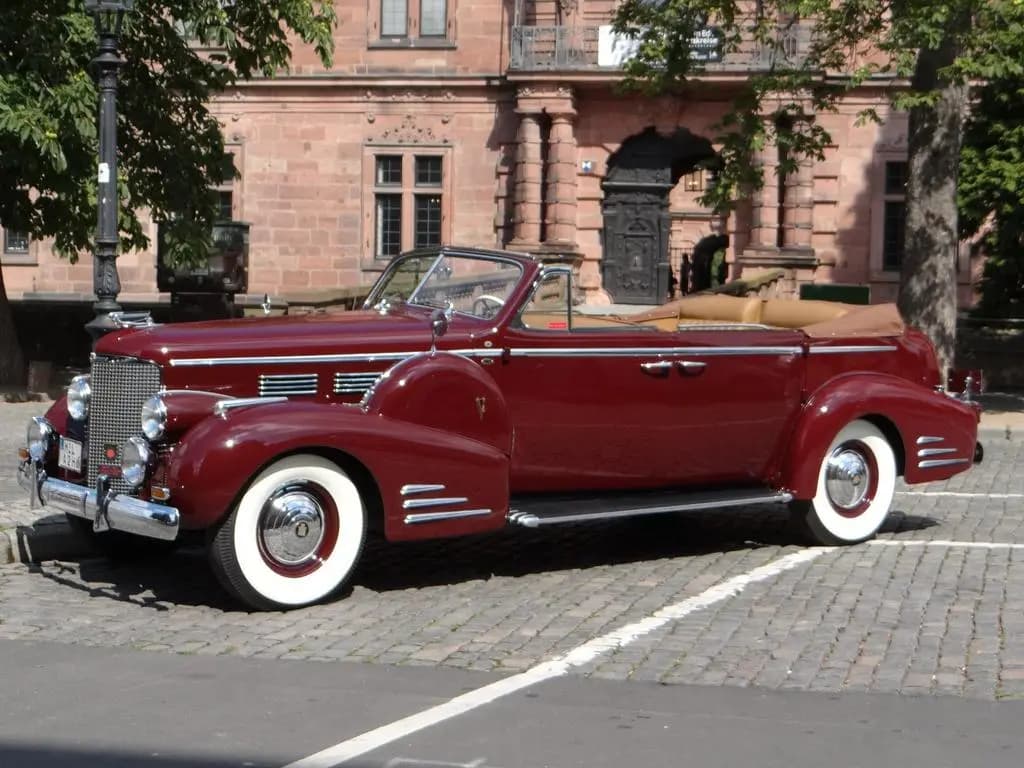 Main__Slider__Photo:Cadillac Series 75 Fleetwood Convertible-Sedan Traumwagen 07/1938-0