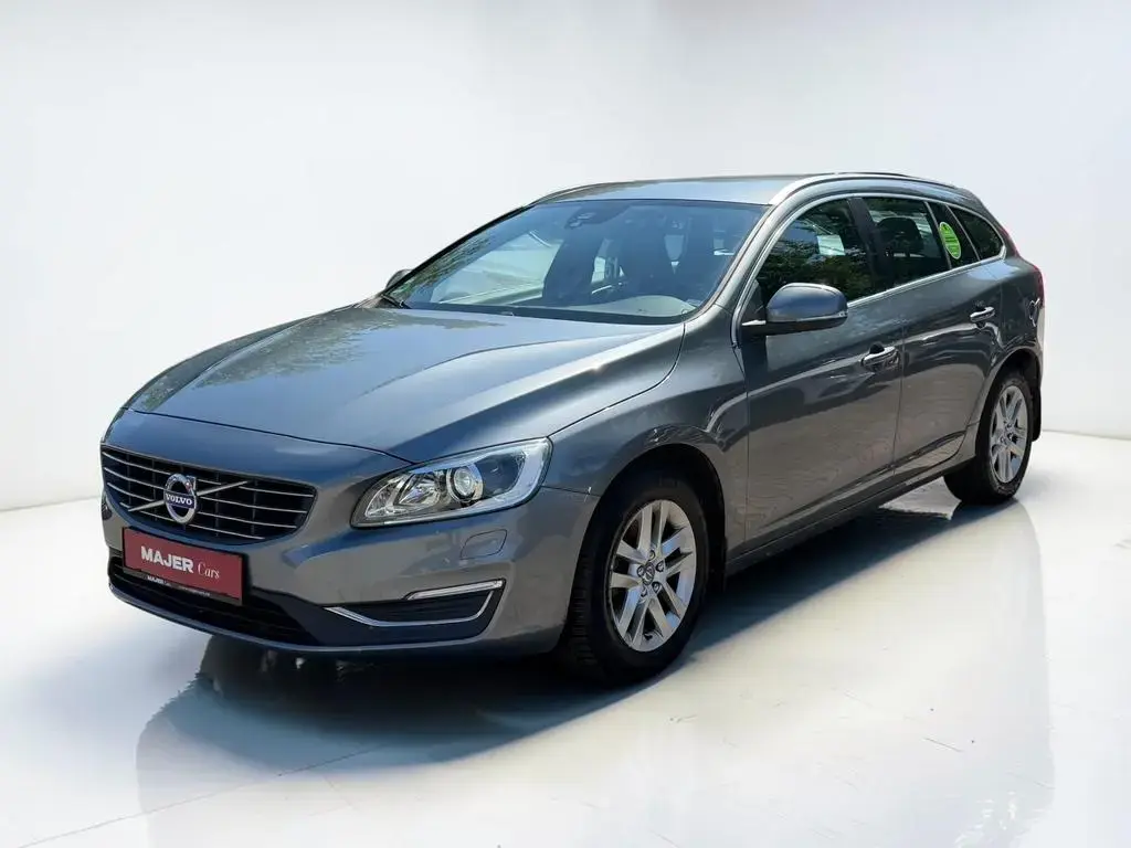 Main__Slider__Photo:Volvo V60 Kombi Summum*SENSUSSound*LEDER*AT*PDC*LED 10/2016-1