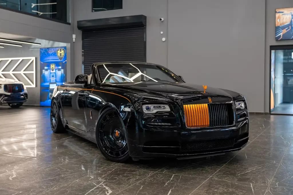 Main__Slider__Photo:Rolls-Royce Dawn Black Badge 02/2018-0