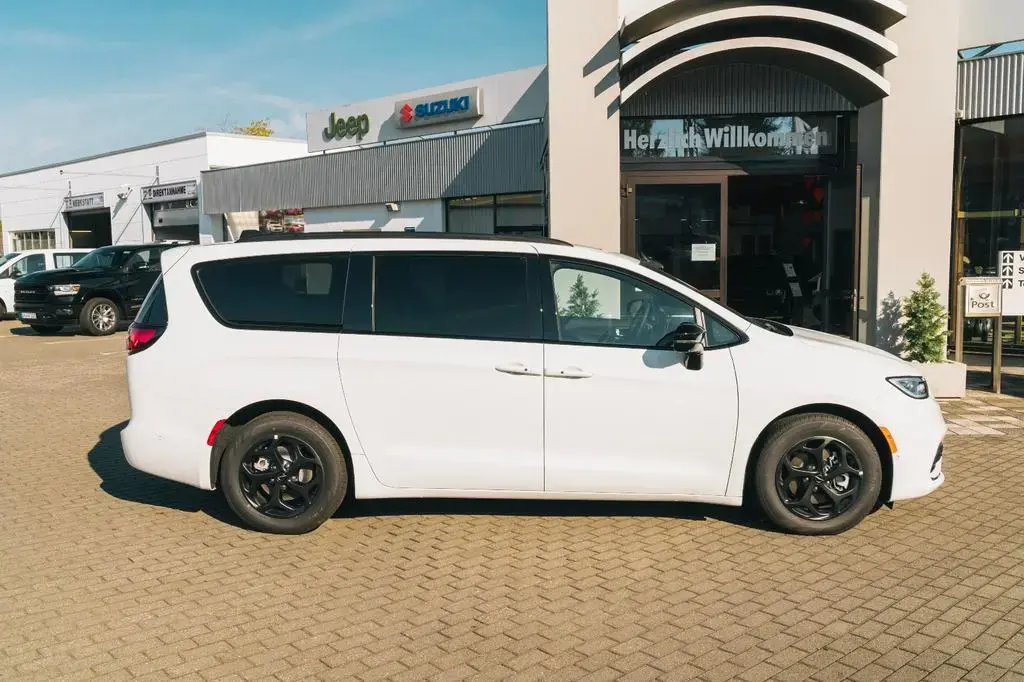Main__Slider__Photo:Chrysler Pacifica PHEV Limited S - 3,6l V6 null-1