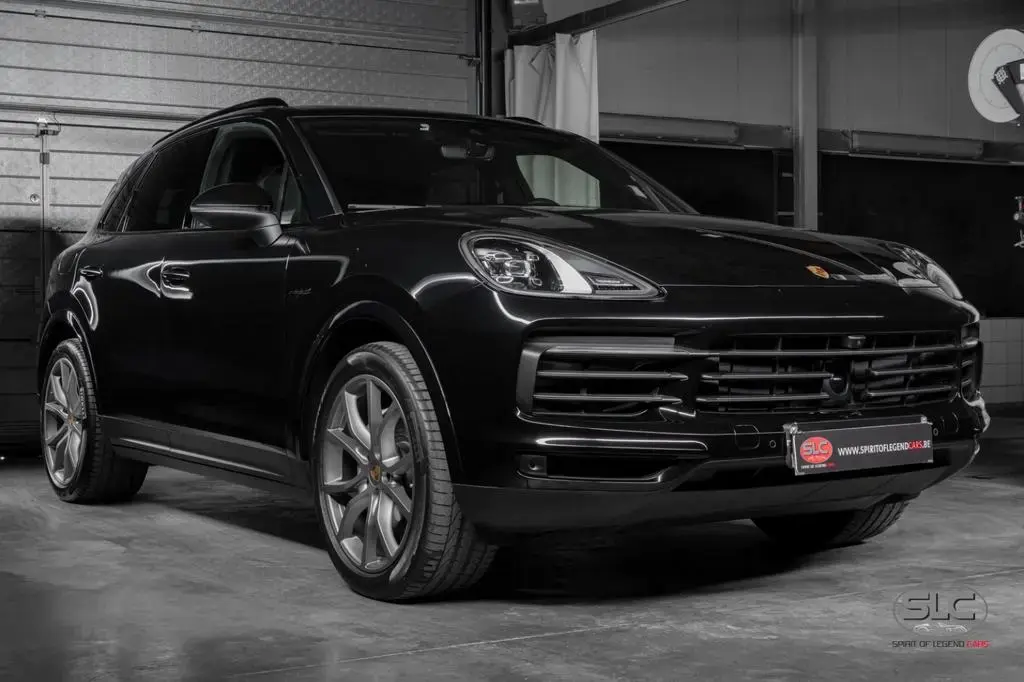 Main__Slider__Photo:Porsche Cayenne E-Hybrid Platinum MY 2023 21"/ACC/Pano.. 11/2022-1