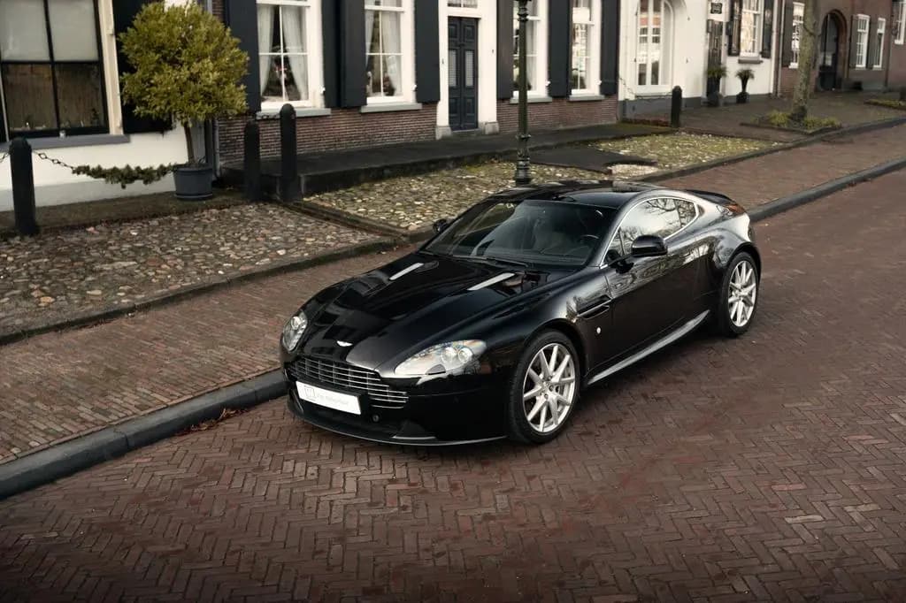 Main__Slider__Photo:Aston Martin V8 Vantage 4.7l Sportshift 09/2012-0