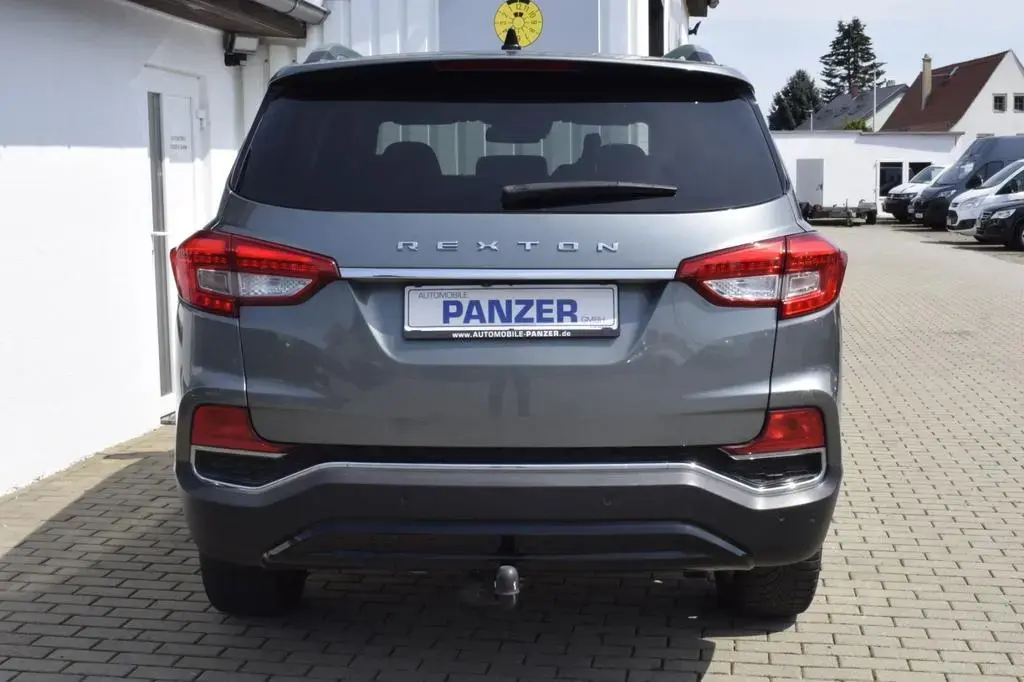 Main__Slider__Photo:Ssangyong Rexton 2.2 e-XDi Premium AHK SHZ+Lüftung Applink 11/2017-1