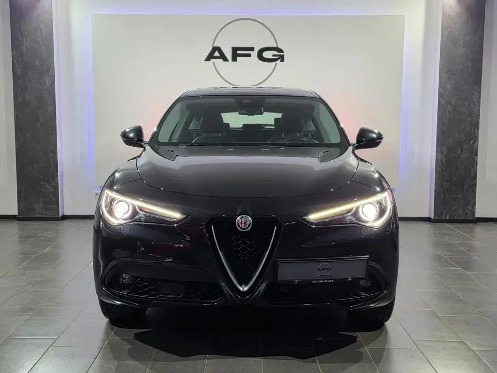 Main__Slider__Photo:Alfa Romeo Stelvio SuperQ4*PANO/SCHIEBE*SHZ*LHZ*AHK*NAVI* 09/2017-1