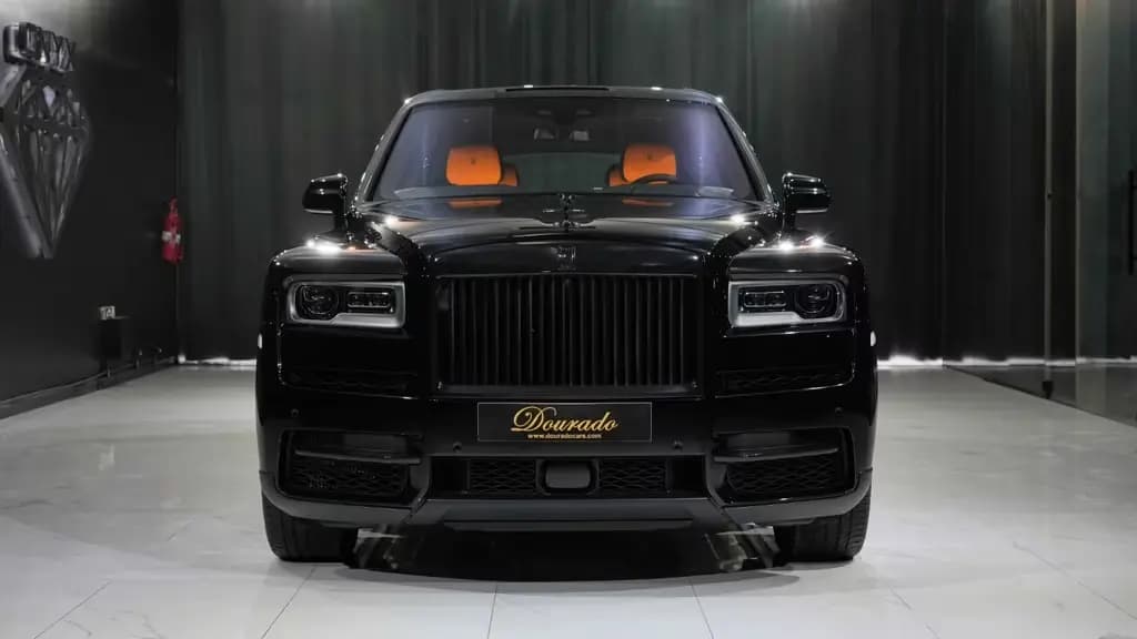 Main__Slider__Photo:Rolls-Royce Cullinan Black Badge null-0