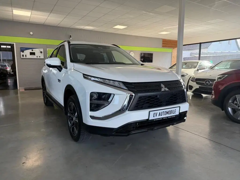 Main__Slider__Photo:Mitsubishi Eclipse Cross 2.4 Plug-in Hybrid 4WD Kamera 04/2021-1