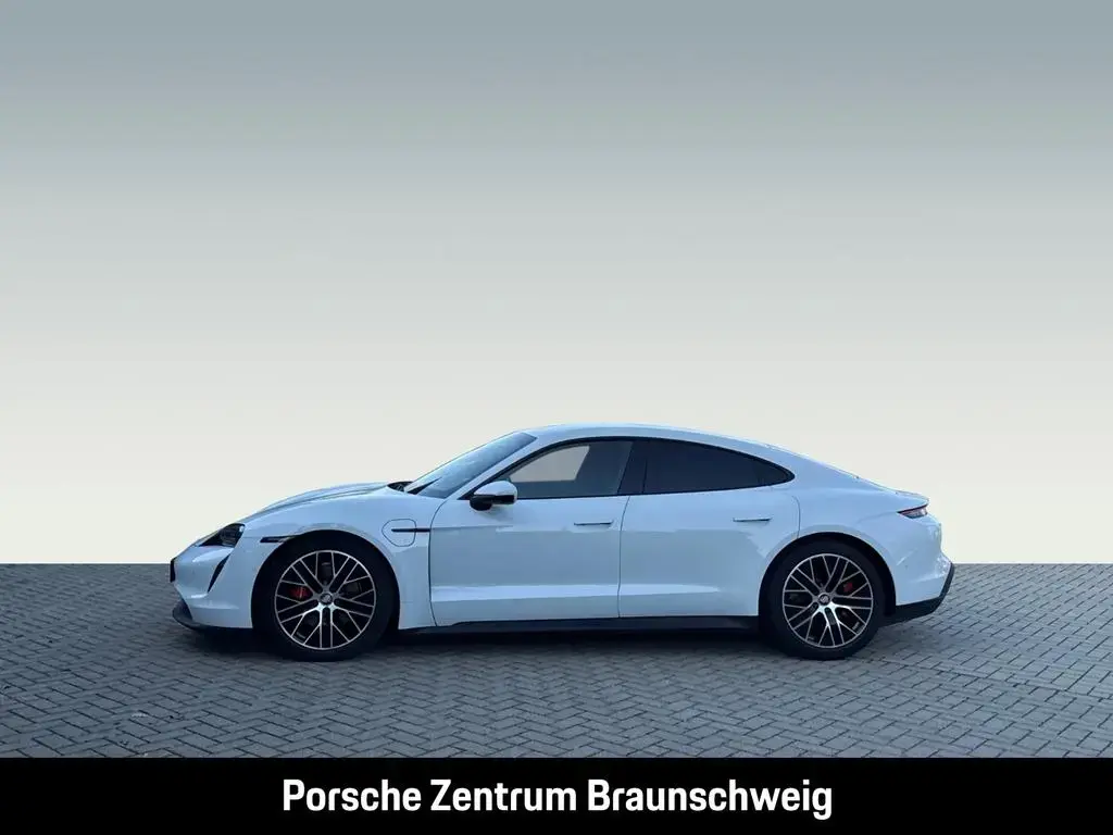 Main__Slider__Photo:Porsche Taycan 4S Head-Up Surround View BOSE 20-Zoll 11/2020-1