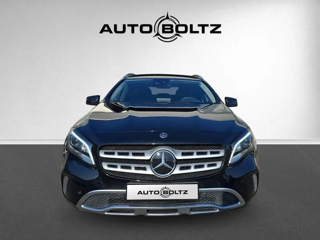 Main__Slider__Photo:Mercedes-Benz GLA-Class 180 Pano Distr. AHK Navi Business Kam LED HP 07/2017-1