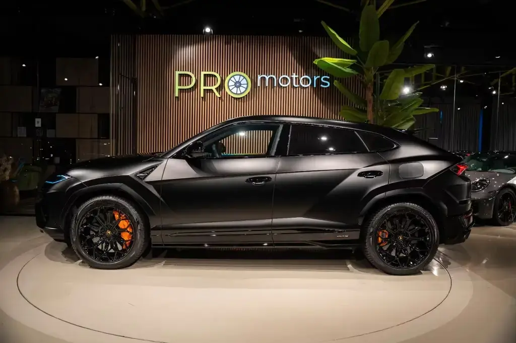 Main__Slider__Photo:Lamborghini Urus SE PHEV/Pano/B&O 06/2025-1