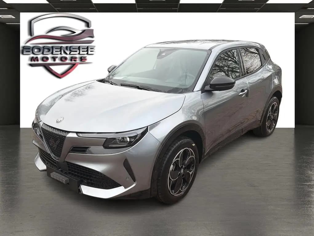 Main__Slider__Photo:Alfa Romeo Junior Ibrida 1.2 VGT 48V-Hybrid 107 kW Q4, Hybr 09/2025-0