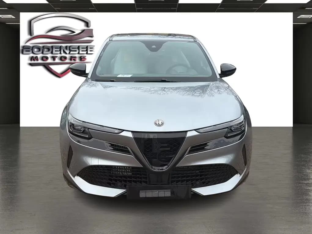 Main__Slider__Photo:Alfa Romeo Junior Ibrida 1.2 VGT 48V-Hybrid 100 kW Speciale 09/2025-0