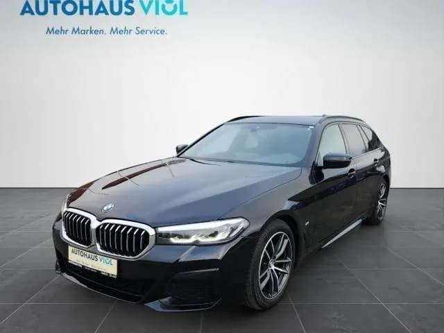 Main__Slider__Photo:BMW 5 Series 520 d Touring M-Sport Mild-Hybrid 05/2021-0