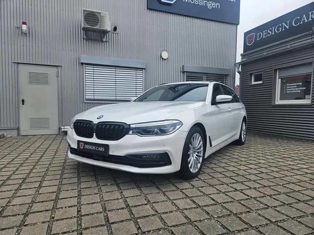 Main__Slider__Photo:BMW 5 Series 540 i xDrive Touring Sport Line Digi Cock LED 07/2019-0