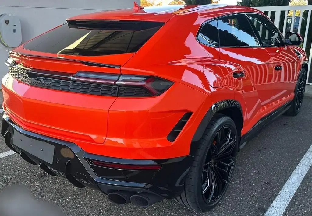 Main__Slider__Photo:Lamborghini Urus SE null-1