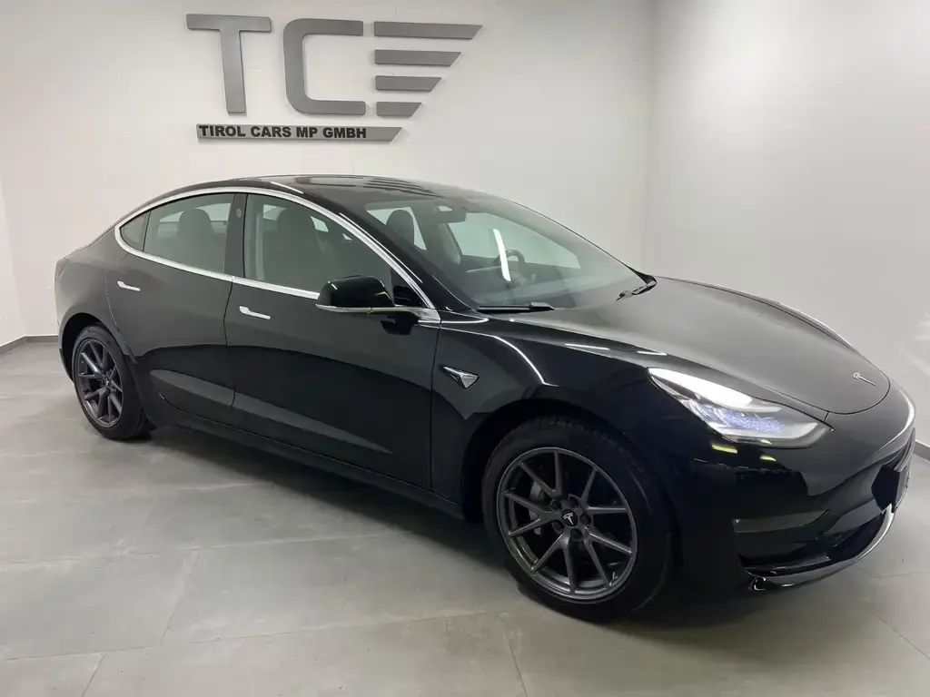 Main__Slider__Photo:Tesla Model 3 Long Range 07/2019-1
