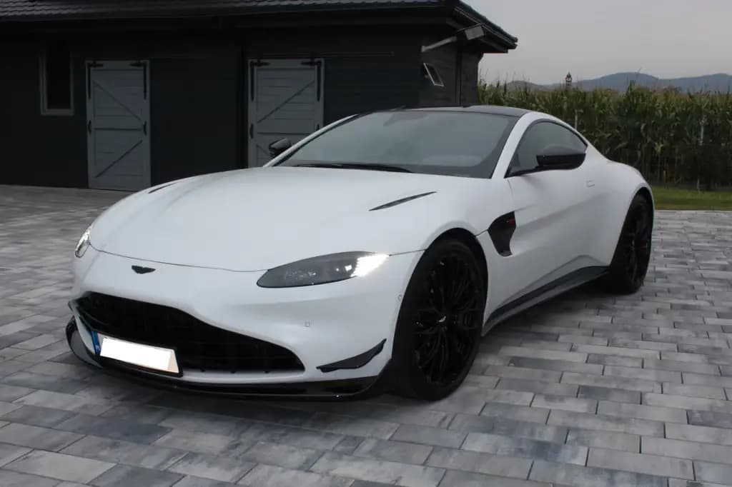 Main__Slider__Photo:Aston Martin V8 Vantage 4.0 V8 F1 F1 01/2023-0