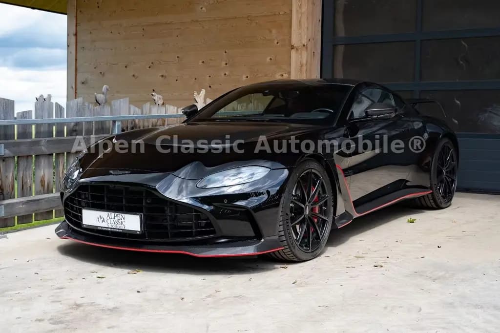 Main__Slider__Photo:Aston Martin V12 Vantage Ceramic, 360 Grad, Carbon 07/2022-0