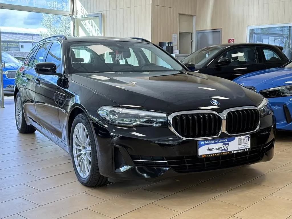 Main__Slider__Photo:BMW 5 Series 530 PlugIn*xDrive*Dig Cockpit*R.cam*SHZ*Navi*LED 09/2021-0