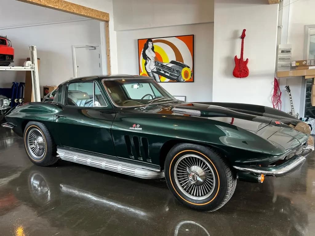 Main__Slider__Photo:Corvette C2 09/1965-0