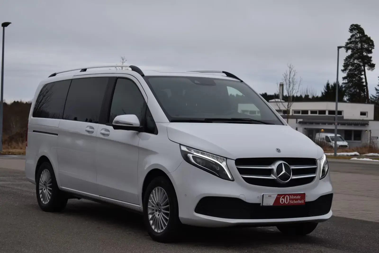 Main__Slider__Photo:Mercedes-Benz V-Class 250 08/2020-1